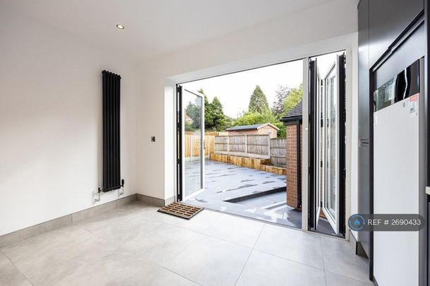 5 bedroom semi-detached house to rent - Photo 1