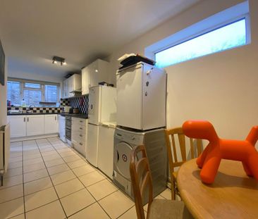 1 bedroom in a house share to rent - Photo 3