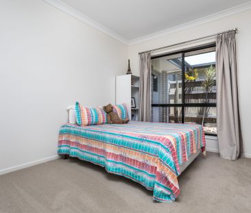 PERFECT LOCATION, 5KW SOLAR + DUCTED AIR CON - Photo 2