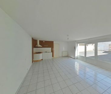 Location Appartement 2 pièces 54m² CHAUVIGNY 86300 - Photo 2