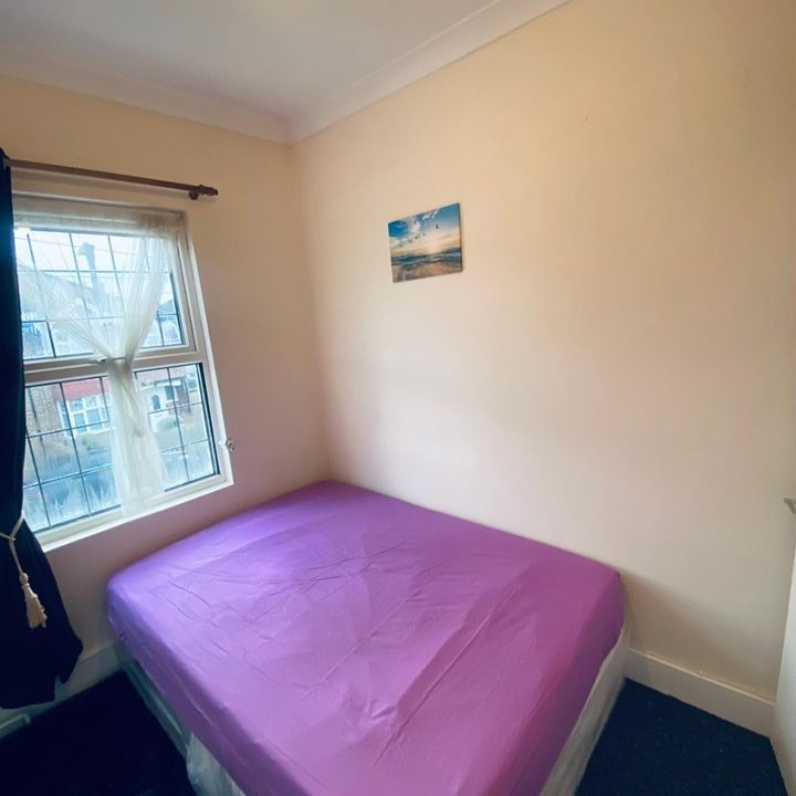 Room in a Shared House, Natal Road, SW16 - Photo 1