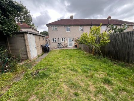 Room in a Shared House, Kingsholm Gardens, SE9 - Photo 4