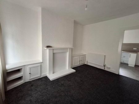 3 bedroom end of terrace house to rent - Photo 4