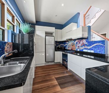 Stylish Three Bedroom Home in Sought-After Queens Park Location - Photo 1