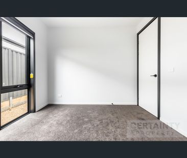 10 Niseko Crescent, Pakenham, Vic 3810 - Photo 5