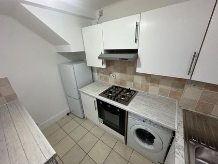 3 bedroom terraced house to rent - Photo 3