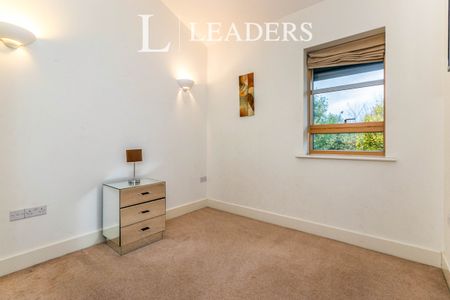 2 bedroom apartment to rent Pretoria Road, Chertsey, KT16 - Photo 3