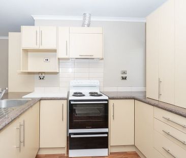 Charming 2BR Unit in Enderley! - Photo 2
