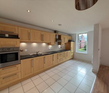 2 bedroom flat to rent - Photo 2