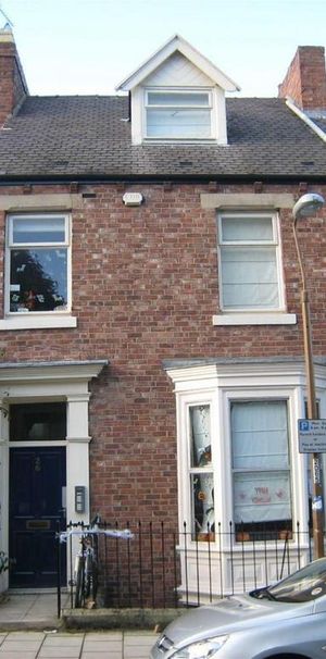 9 bedroom private hall to rent - Photo 1