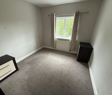 4 bedroom semi-detached house to rent - Photo 3