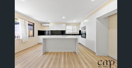 Charming Three Bedroom Family Home! - Photo 3