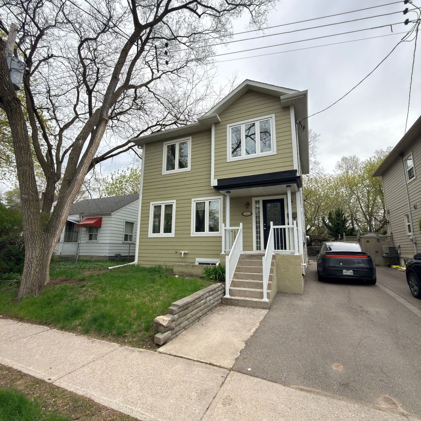 For Lease - 11 Uno Drive, Toronto, Ontario - Photo 1