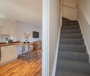 3 bedroom end of terrace house to rent - Photo 2