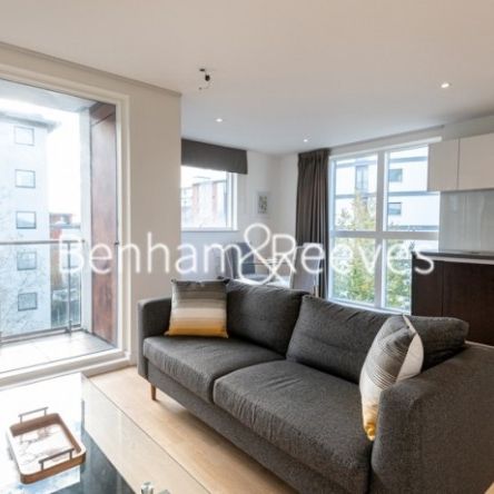 1 Bedroom flat to rent in Pump House Crescent, Brentford, TW8 - Photo 1