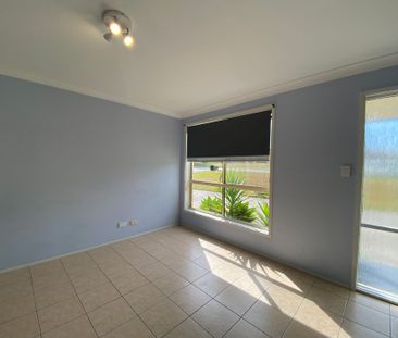 3 Bedroom - Low Maintenance - Walk to Shops & Beach - Photo 1