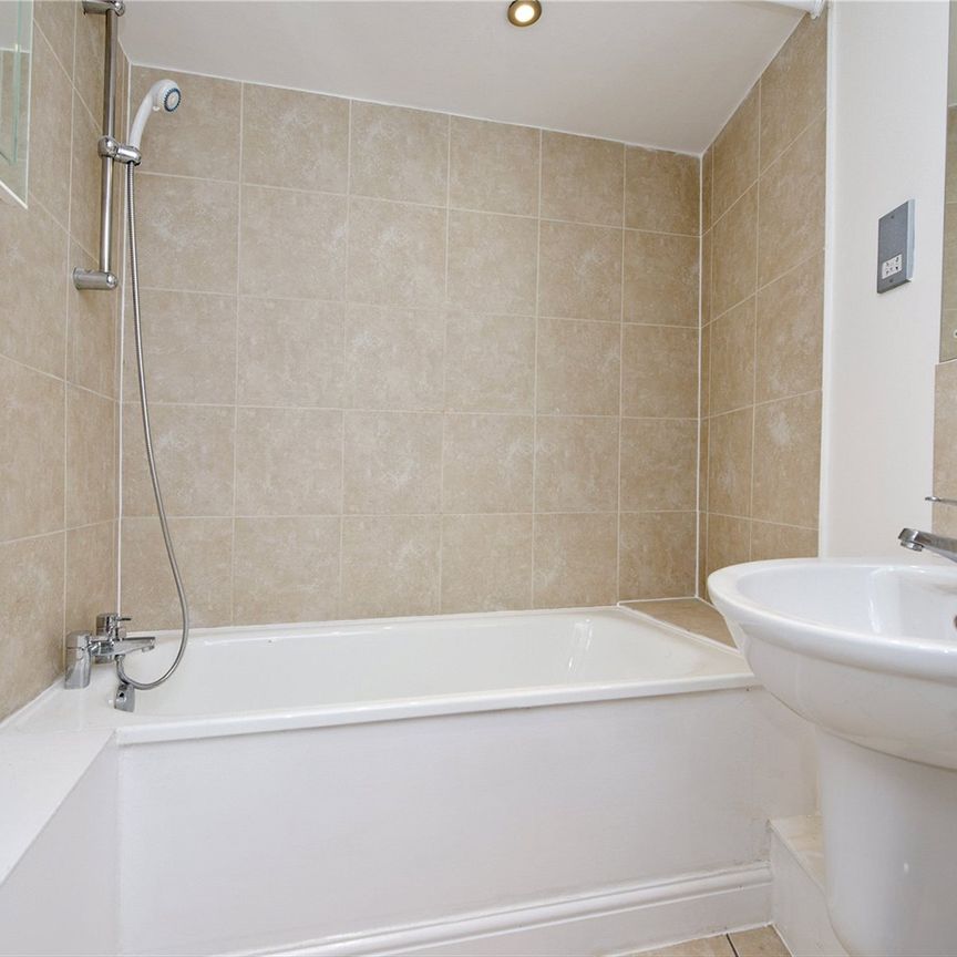 Cromwell Crescent, Kensington, SW5, London - Photo 1