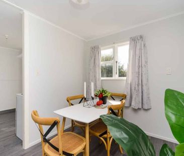 Feilding - 3 bedrooms - Photo 2