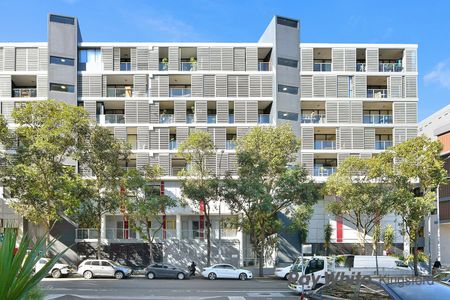 Chic 1-Bed Apartment: Steps from Transport, Shopping & Dining! - Photo 4