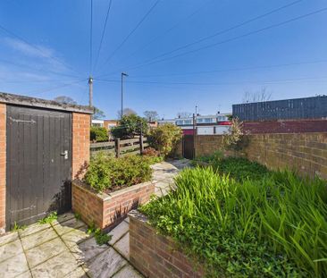 3 bedroom terraced house to rent - Photo 1