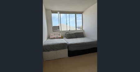 For Rent – Modern 2-Bedroom Unit in the Heart of Indooroopilly - Photo 2