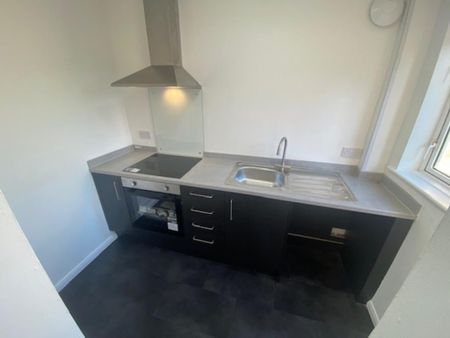 3 bedroom end of terrace house to rent - Photo 2