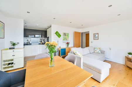 2 bedroom flat to rent - Photo 3