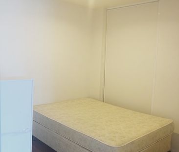 Popular Imperial Gardens apartment is waiting for new occupants! - Photo 5