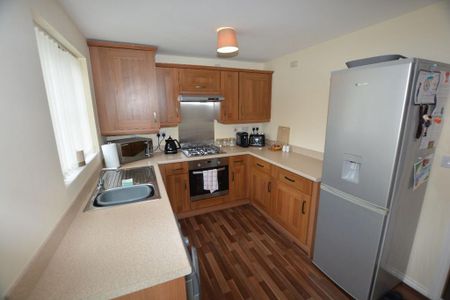 3 bedroom semi-detached house to rent - Photo 3