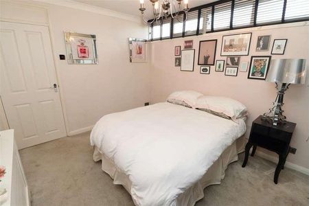 High Street, Elstree, WD6 - Photo 4