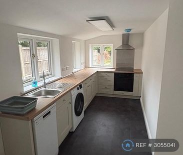 2 bedroom terraced house to rent - Photo 4