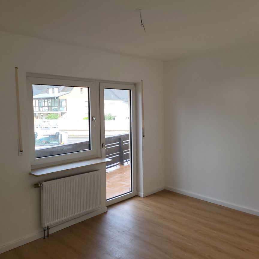 Renovierte 3 Zimmerwohnung mit schicker Einbauküche in zentraler Lage in Welschneudorf! - Photo 1