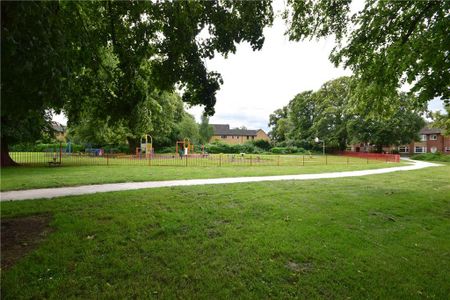 3 bedroom semi-detached house to rent - Photo 4