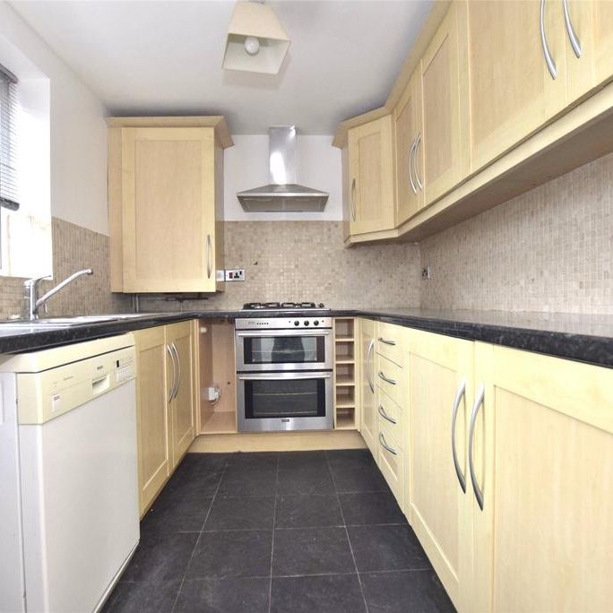 3 bedroom end of terrace house to rent - Photo 1