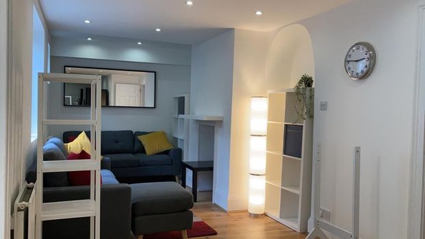 1 bedroom in a house share to rent - Photo 1