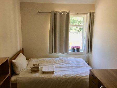 3 bedroom semi-detached house to rent - Photo 5