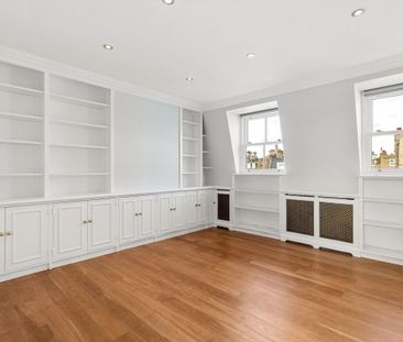 A beautifully maintained five-bedroom family home, ideally positioned on the western side of this highly desirable tree-lined street within the sought-after Moore Park Estate. - Photo 5