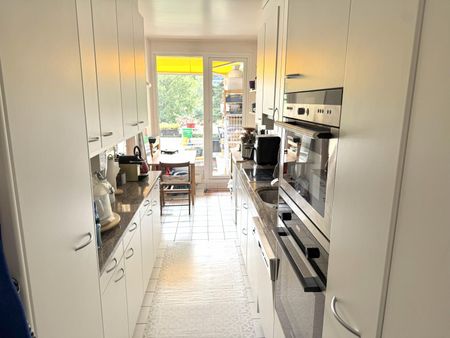 Appartement spacieux de 6 pièces au 2ème étage avec parking - Photo 2