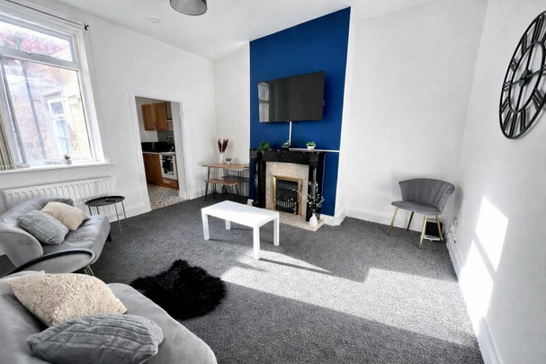 2 bedroom flat to rent - Photo 1