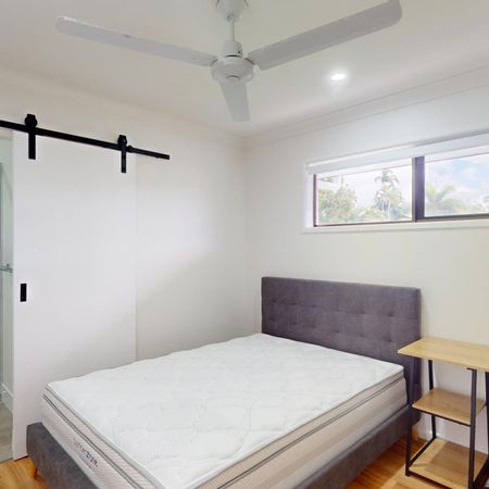 Completely Renovated Full Furnished Ensuite Room - Photo 4