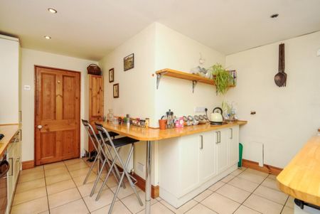 Finchley Park, London N12 - Photo 3