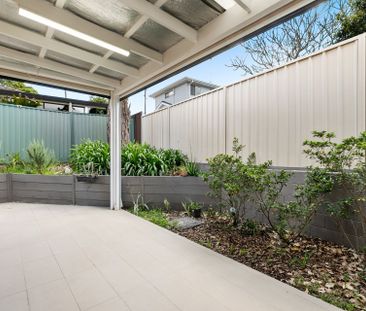 Spacious Townhouse in Central Location - Photo 3