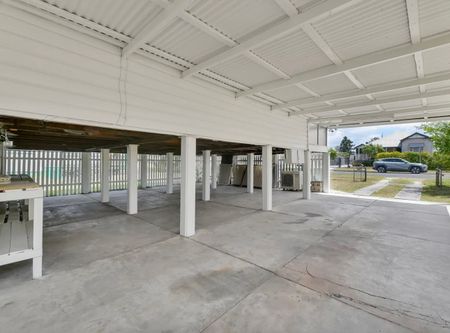 Light-Filled Queenslander Living Just Steps from Redbank Station - Photo 5