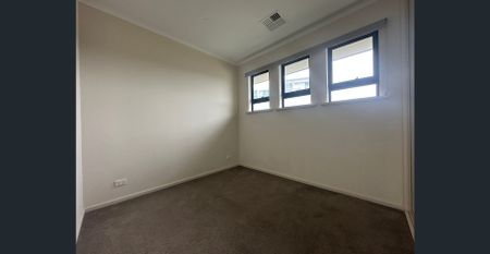 Beautiful Near-New Townhouse in the Heart of Semaphore! - Photo 4