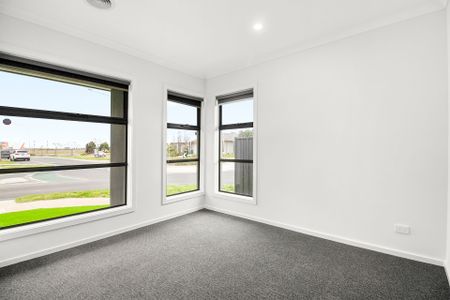 48 Montia Street, Tarneit. - Photo 3