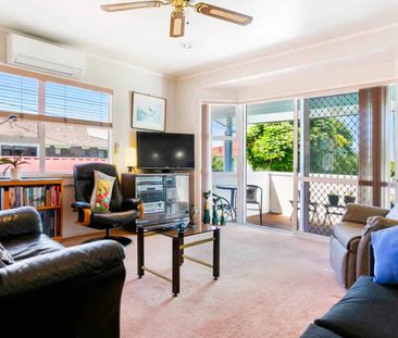 Stunning and Comfortable - Photo 3