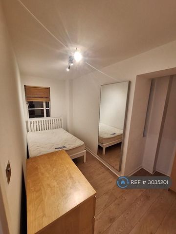 2 bedroom flat to rent - Photo 2