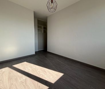 Location Appartement 4 pièces 77m² CALUIRE ET CUIRE 69300 - Photo 3
