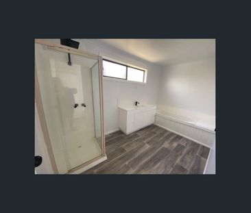 SPACIOUS FAMILY LIVING - Photo 4