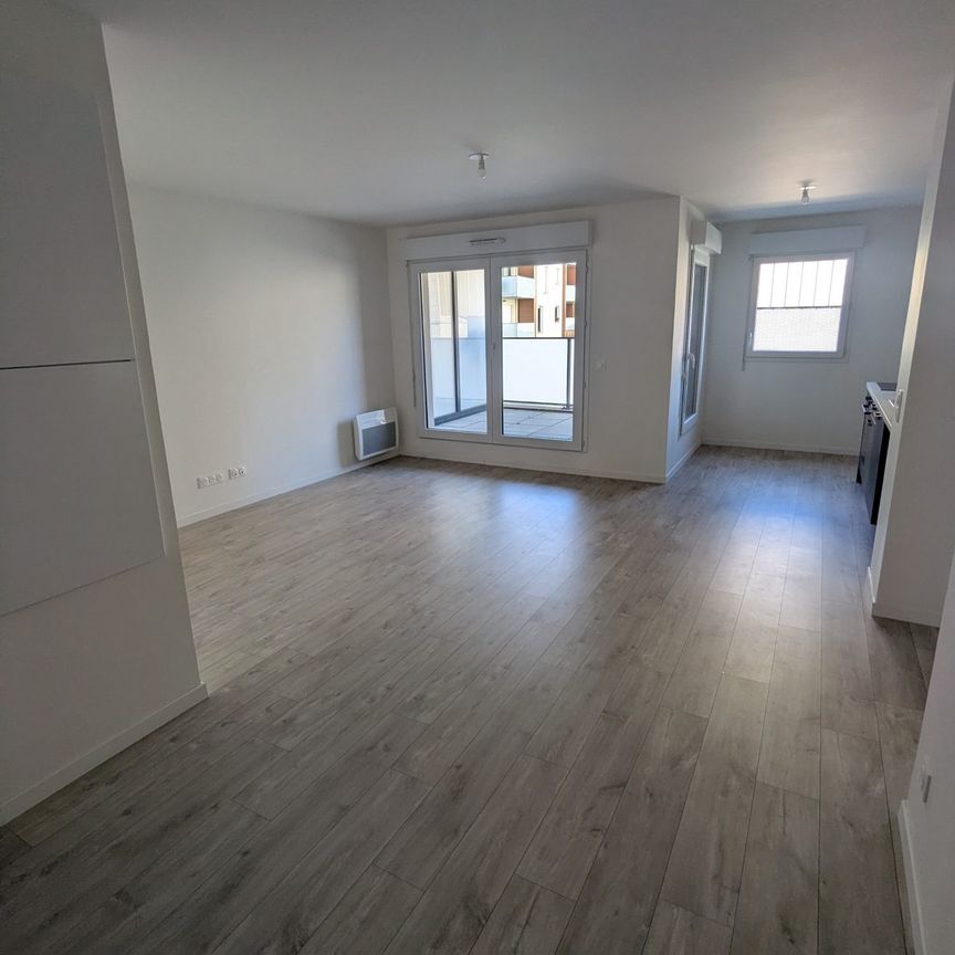 Location Appartement 2 pièces 62m² MAROMME 76150 - Photo 1